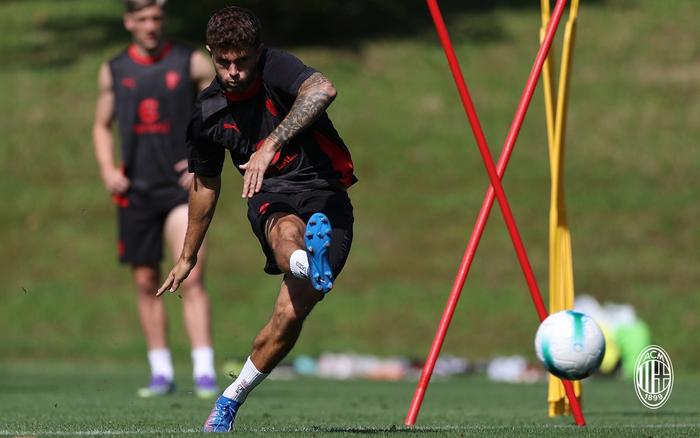 佛罗伦萨球员赛前备战，积极备战