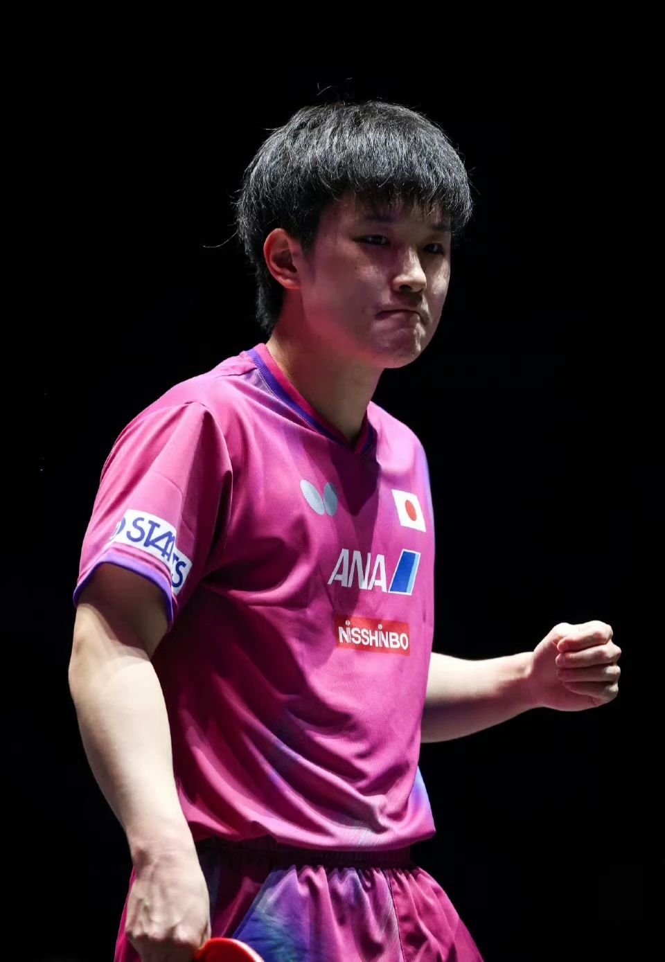 关于日本选手表现出色，力争击败对手获得冠军的信息