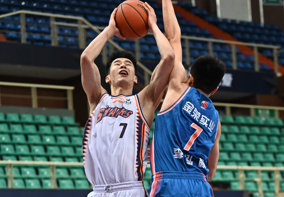 上海男篮实现三连胜,稳固前八位置 上海男篮实现三连胜,稳固前八位置