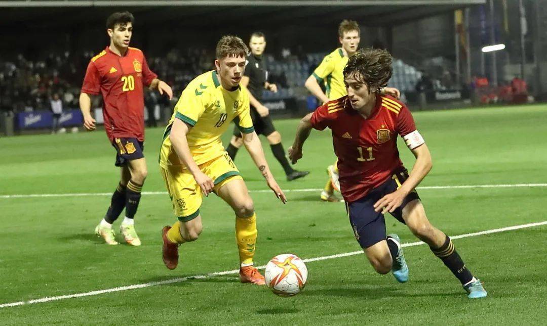 张玉宝双响，帮助足球国家队晋级