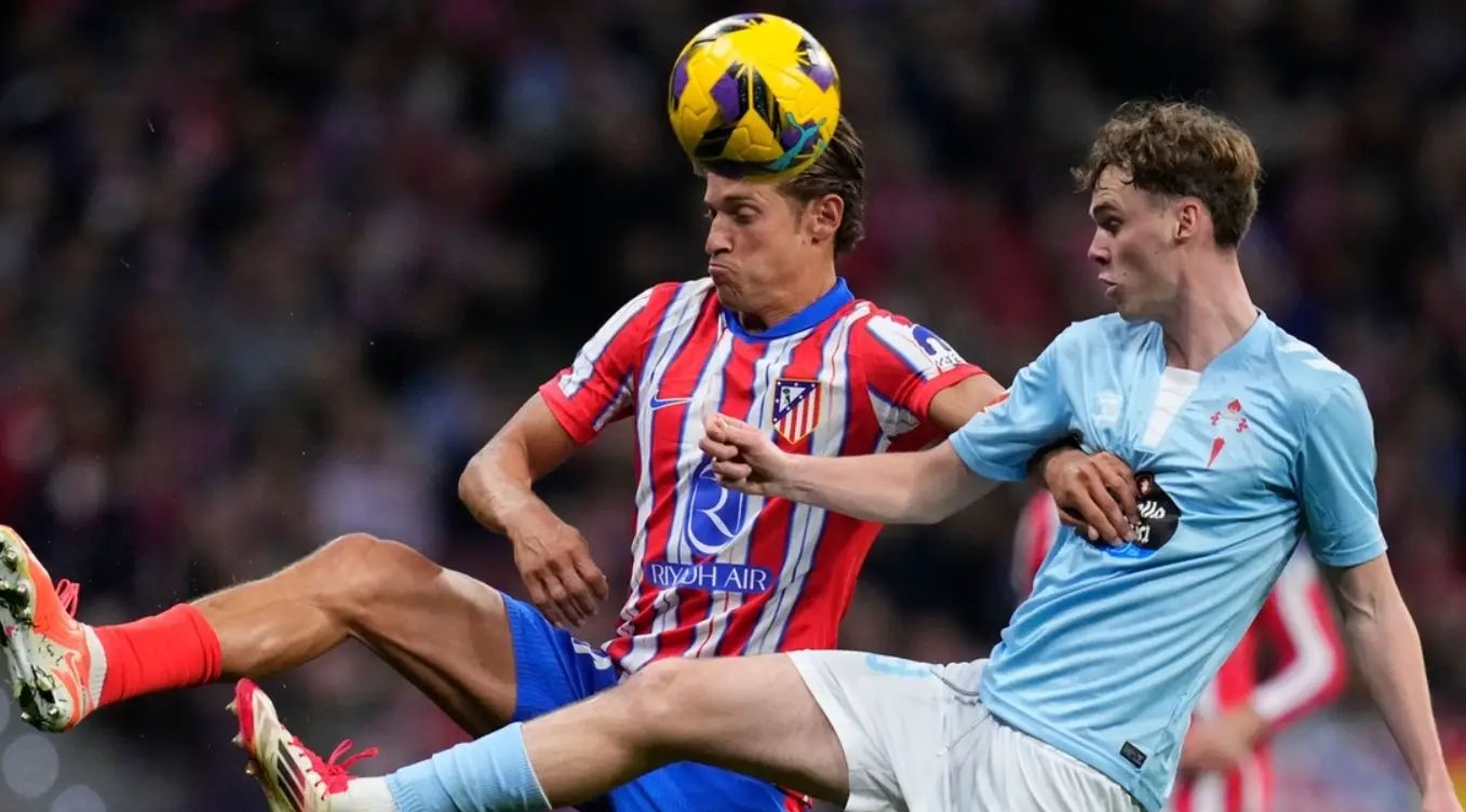 包含西甲赛场上球员身手敏捷，比赛战况激烈的词条