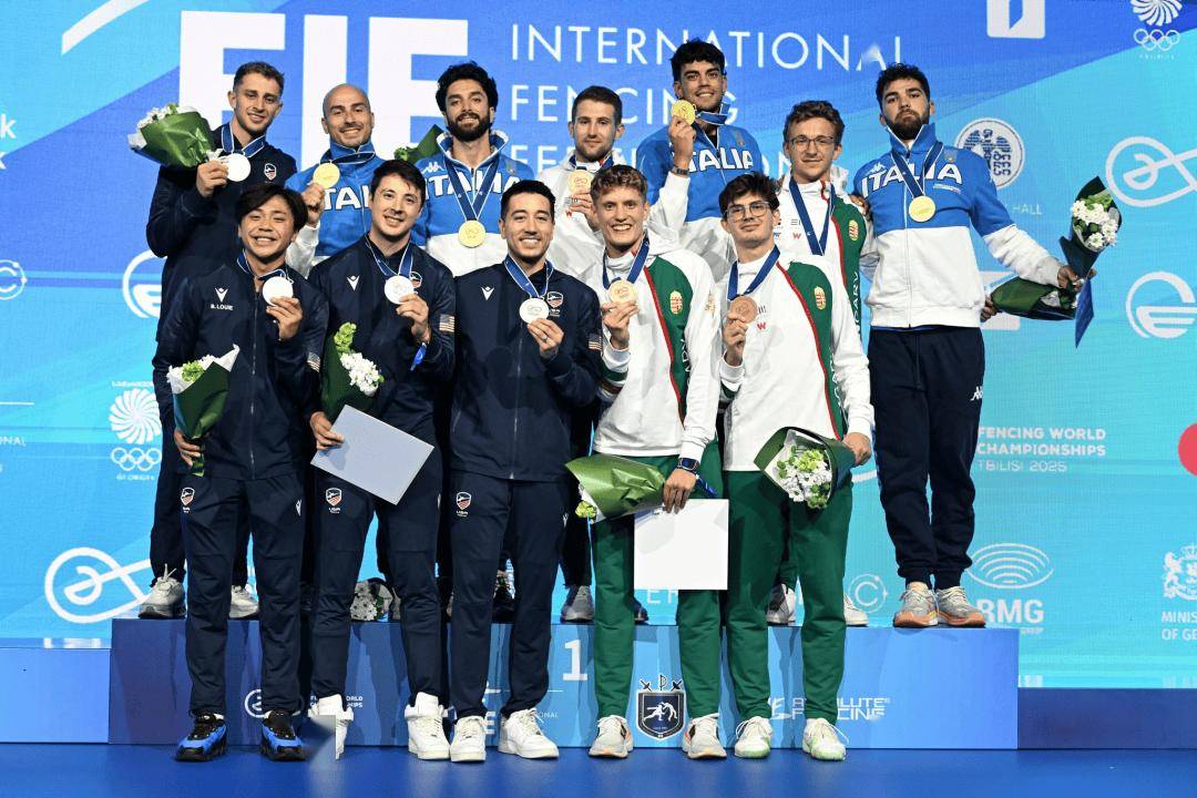 法国击剑队夺得金牌，实力无敌