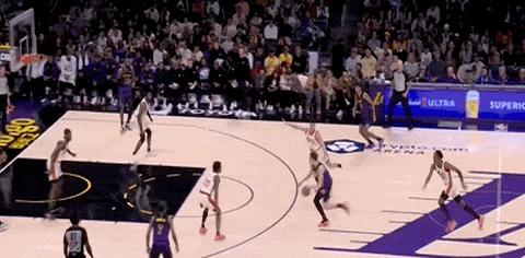 湖人险胜活塞,浓眉贡献28分 湖人险胜活塞,浓眉贡献28分