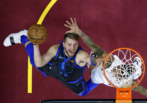 独行侠惜败太阳,唐西奇表现出色 独行侠惜败太阳,唐西奇表现出色