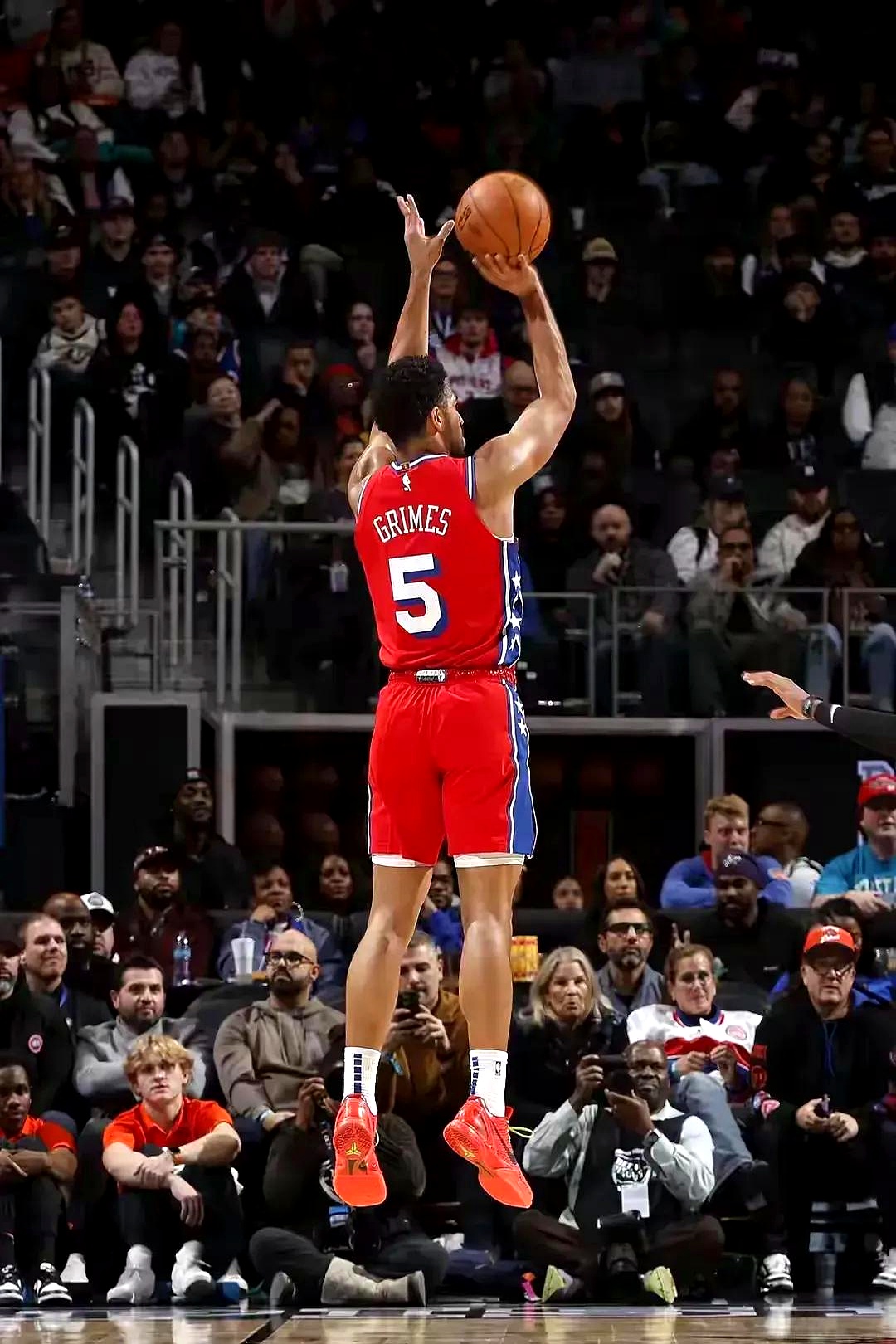 76人惨败火箭,连败持续 76人惨败火箭,连败持续