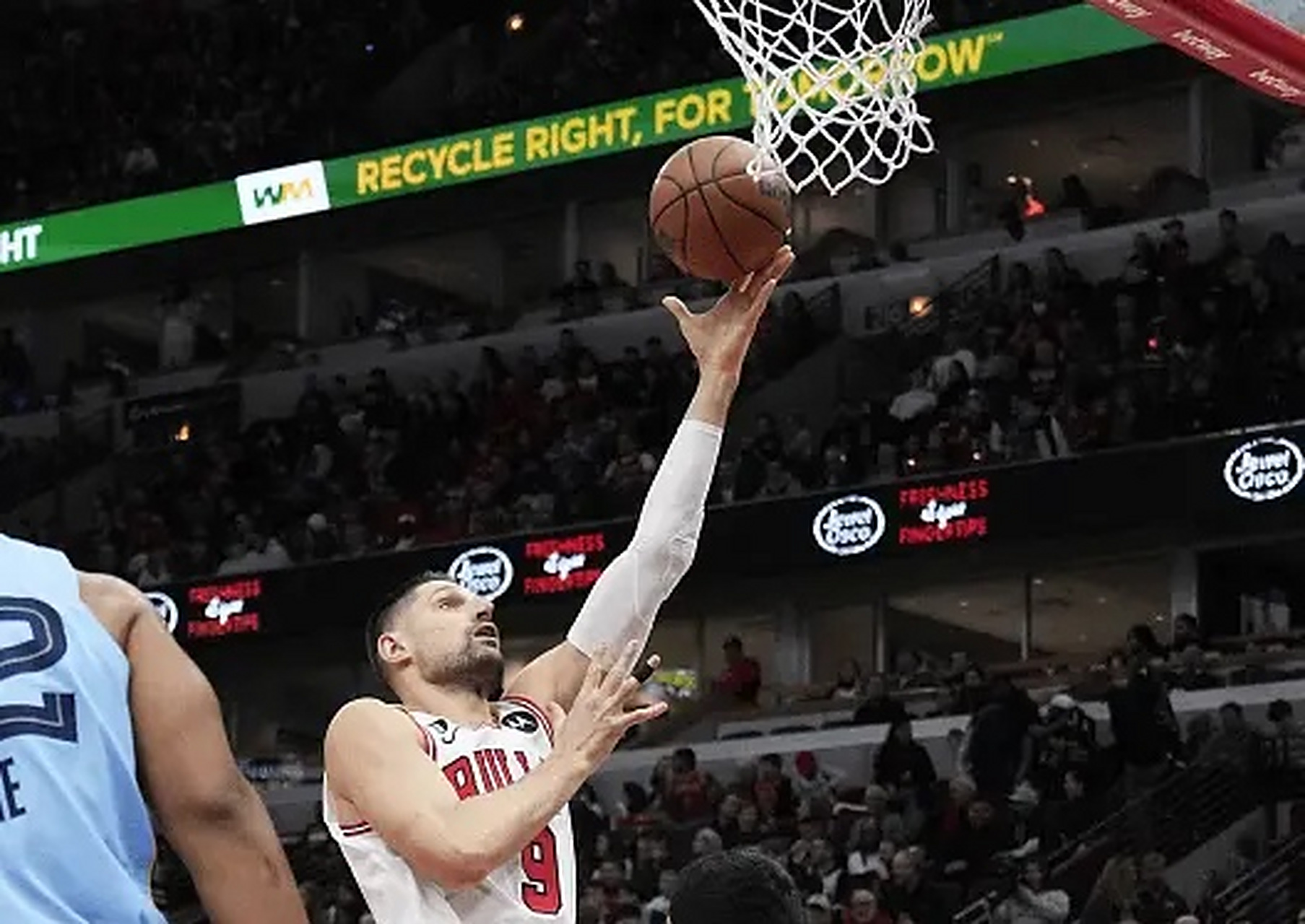 公牛再次大胜，拉文砍下全队最高分，助球队取胜