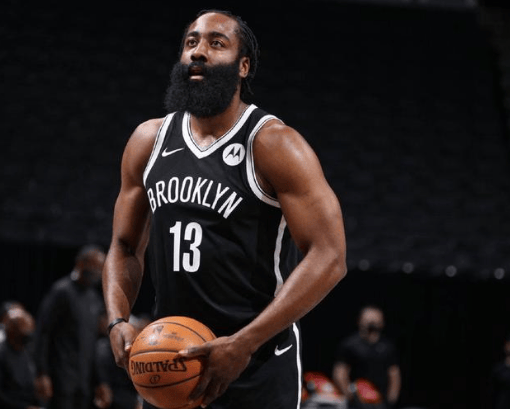 篮网大胜雄鹿，领先优势明显