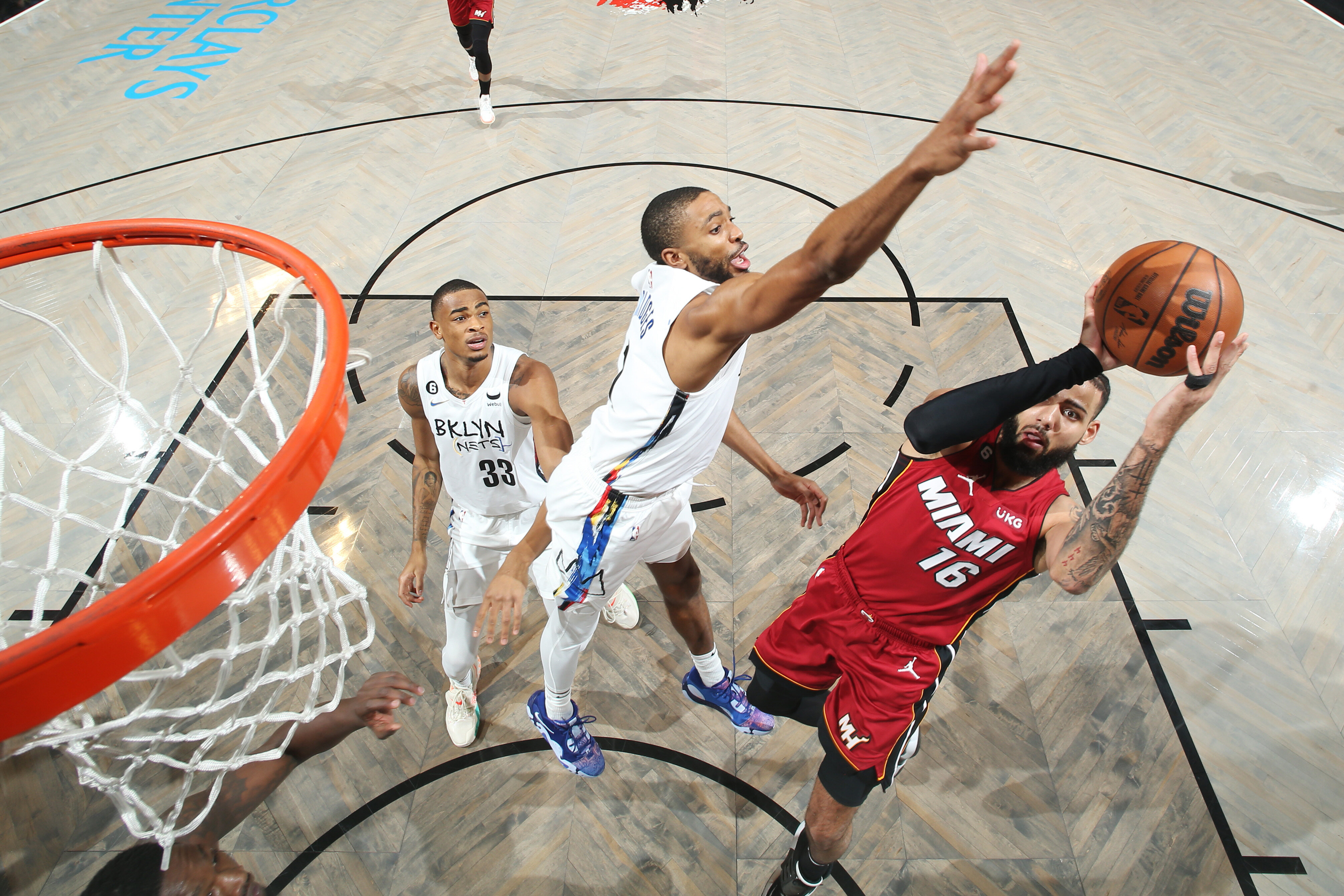 魔术主场击败篮网保住东部前八