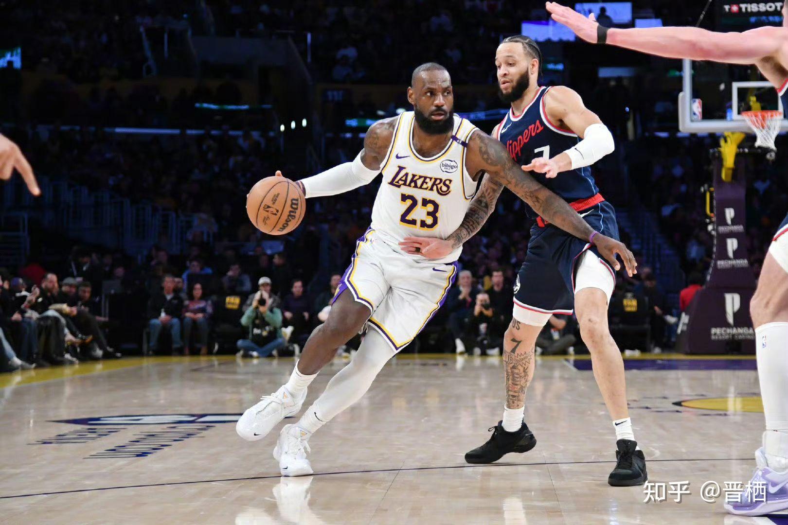 快船客场战胜湖人,取得翻盘胜利 快船客场战胜湖人,取得翻盘胜利